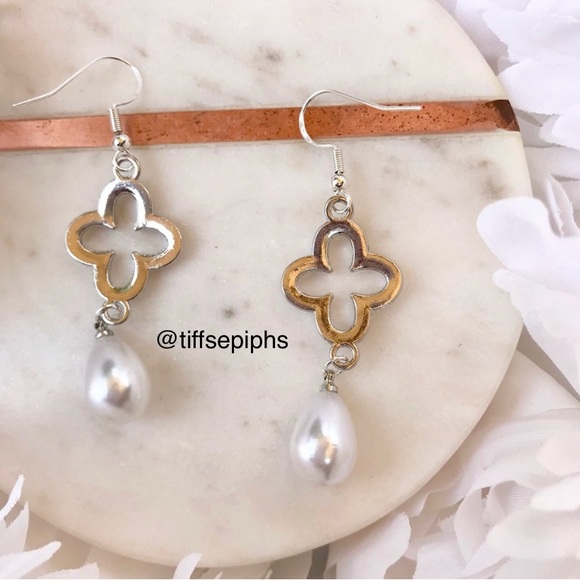 Silver sparkly pavé rhinestone clover pearl drop dangly earrings .925 Ear Wires - Picture 5 of 7